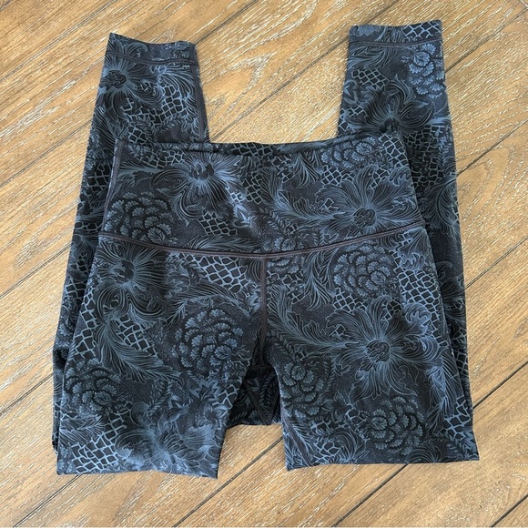 Lululemon Wunder Under Hi-Rise 7/8 Tight | Size 8 - Picture 6 of 10